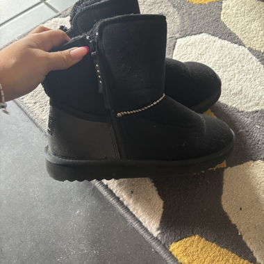 Black Esprit Lined Boots