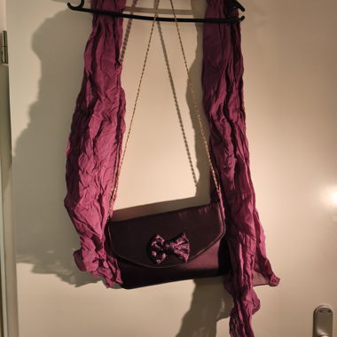 Handbag with gold chain and scarf
