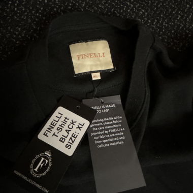 T-shirt nero Finelli