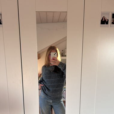 grey/blue knittet sweater