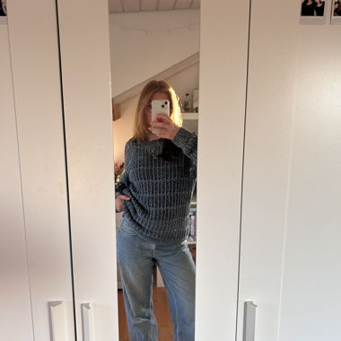 grey/blue knittet sweater