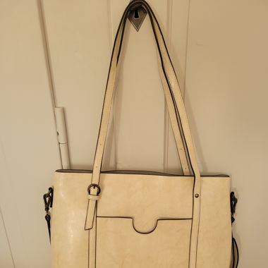 vielseitige Schultertasche beige aus Leder