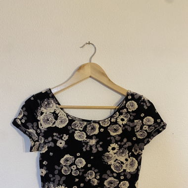 T-Shirt schwarz weiss mit Blumen