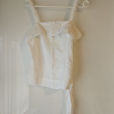 Top blanc brode
