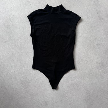 Schwarzer ärmelloser Body