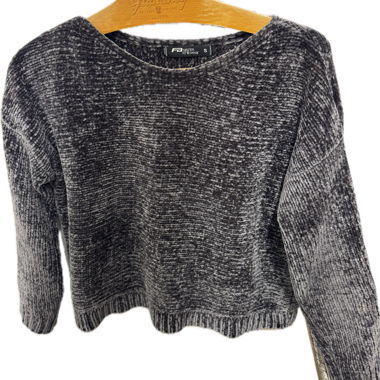 Grauer Pullover 