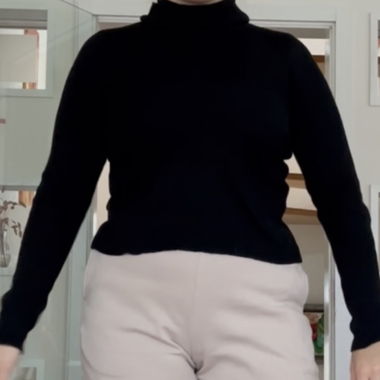 Schwarzer Rollkragenpullover