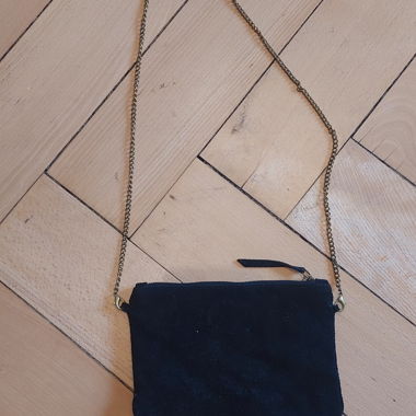 Wildleder Tasche mit Kettengriff