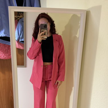 Pinker Anzug