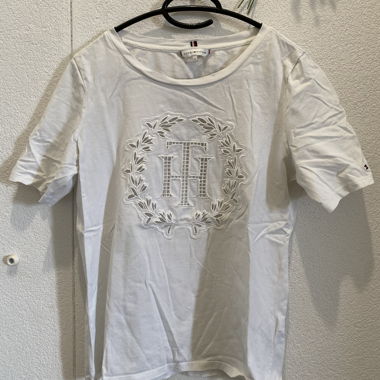 White Tommy Hilfiger T-shirt