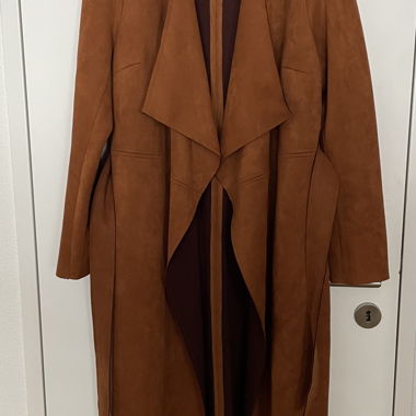 Langer Trenchcoat aus aufgerautem Stoff