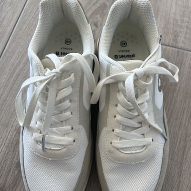 Baskets blanches, taille 40
