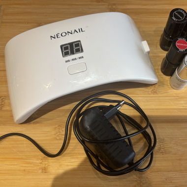 Neonail für UV Maniküre