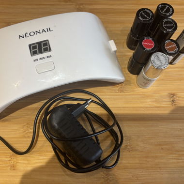 Neonail für UV Maniküre