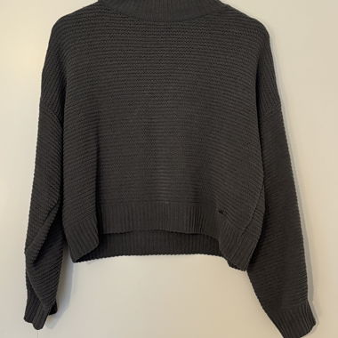Pull gris foncé à maille épaisse