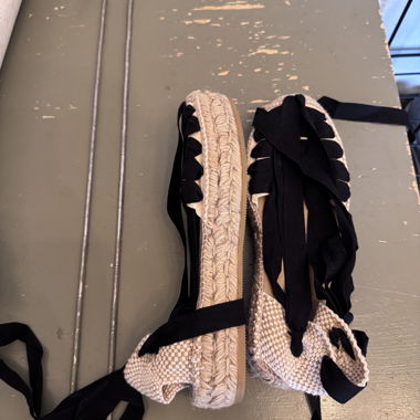 Espadrilles with black ribbons