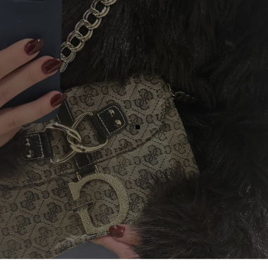 Guess Rare Vintage Schultertasche mit Kette