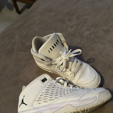 Sneakers (Jordan)