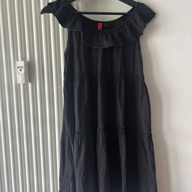 Schwarzes Volantkleid von H&M, 100 % Baumwolle