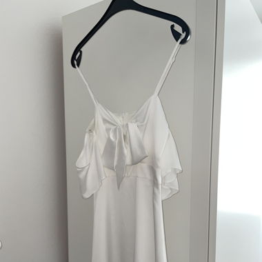 Süsses weisses Kleid