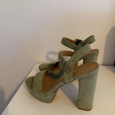 Sandales compensées à talons 