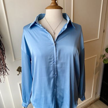 Chemise satin bleu