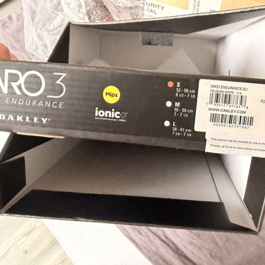 Oakley ARO3 Velohelm