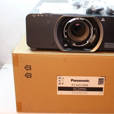 Panasonic Beamer Projektor