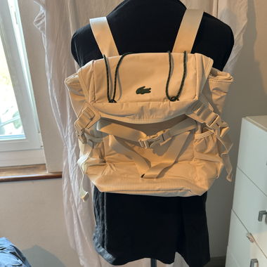 Kleiner Lacoste Rucksack Beige