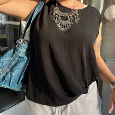 schwarzes Basic-Shirt