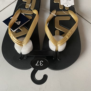 Infradito nere e oro