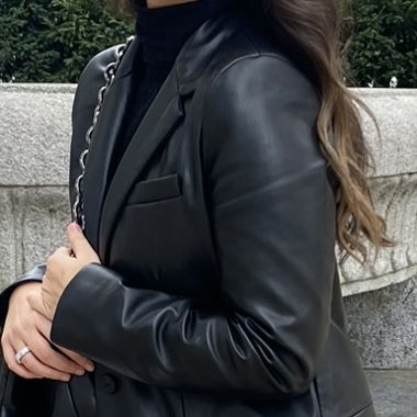 Schwarzer Kunstleder-Blazer