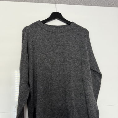 Pullover grau mit Schlitz