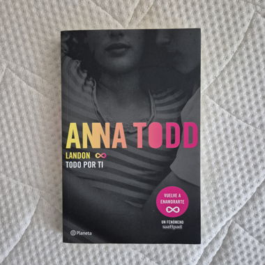 Libro di Anna Todd (in spagnolo)