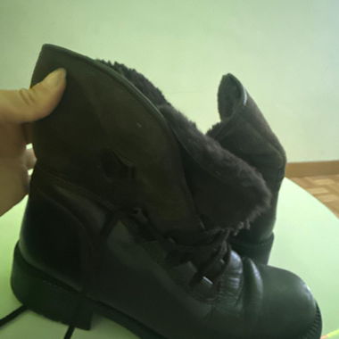 Schwarze gefütterte Stiefel