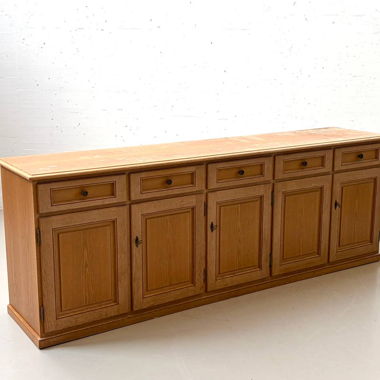Credenza in rovere con frontali a cassette, anni '70