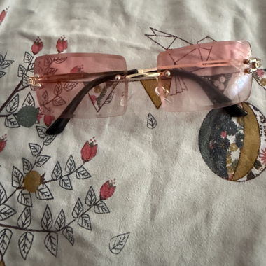Lunettes rose sans monture
