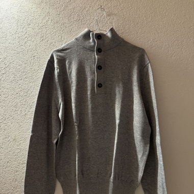 Grey sweater with buttons