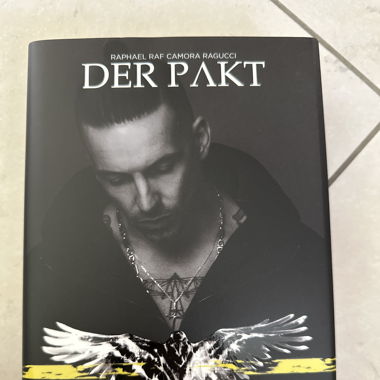Der Pakt - Biographie von RAF CAMORA