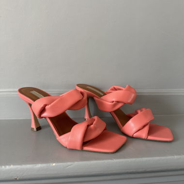 Korallrosa Sandalen mit Absatz