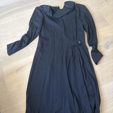 Schwarzes Kleid