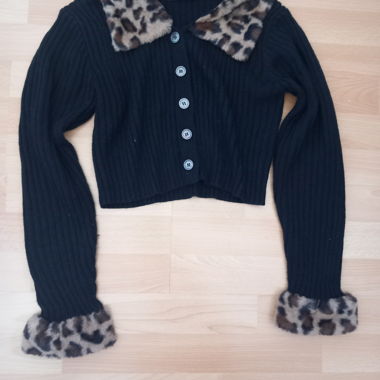 Cute cropped cardigan