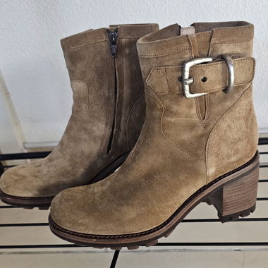  Bottines en daim camel 