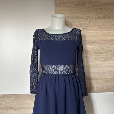 Blaues Spitzenkleid