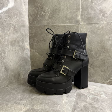 Schwarze Plateau-Schnürstiefel mit Blockabsatz
