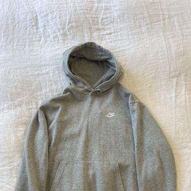 Grey Nike sweater perfect condition 