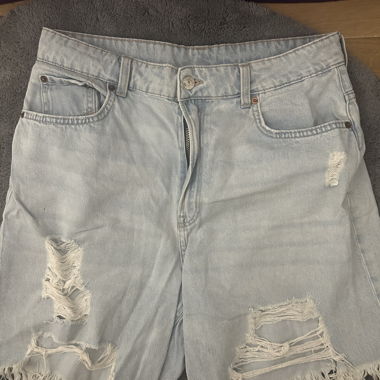 Shorts en jeans bleu clair effet destroy
