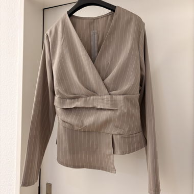 Blusa a portafoglio a righe