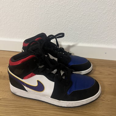 Baskets Nike Air Jordan (pointure 40 enfant)