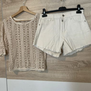 Set maglia e shorts estivi beige. Taglia M